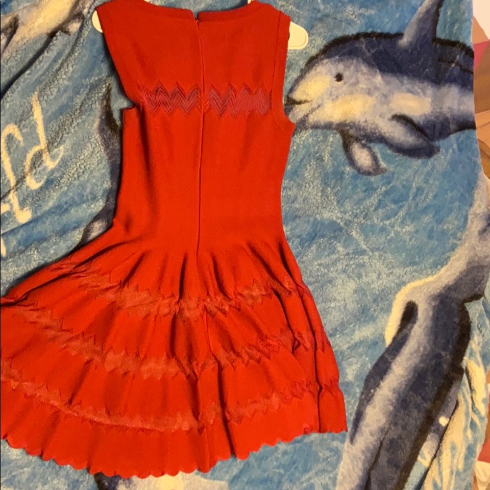 Beautiful red dress that hugs your waist - Picture 3 of 4